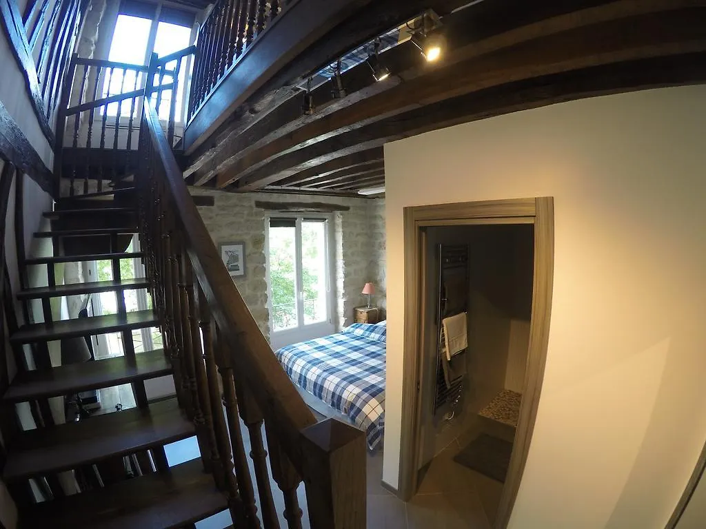 Duplex Republique Canal Saint Martin פריז