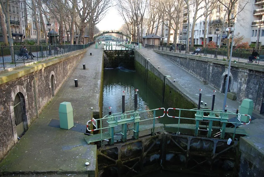Duplex Republique Canal Saint Martin Paris